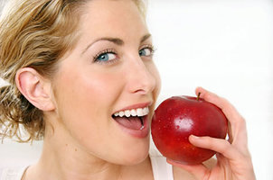 eat apple